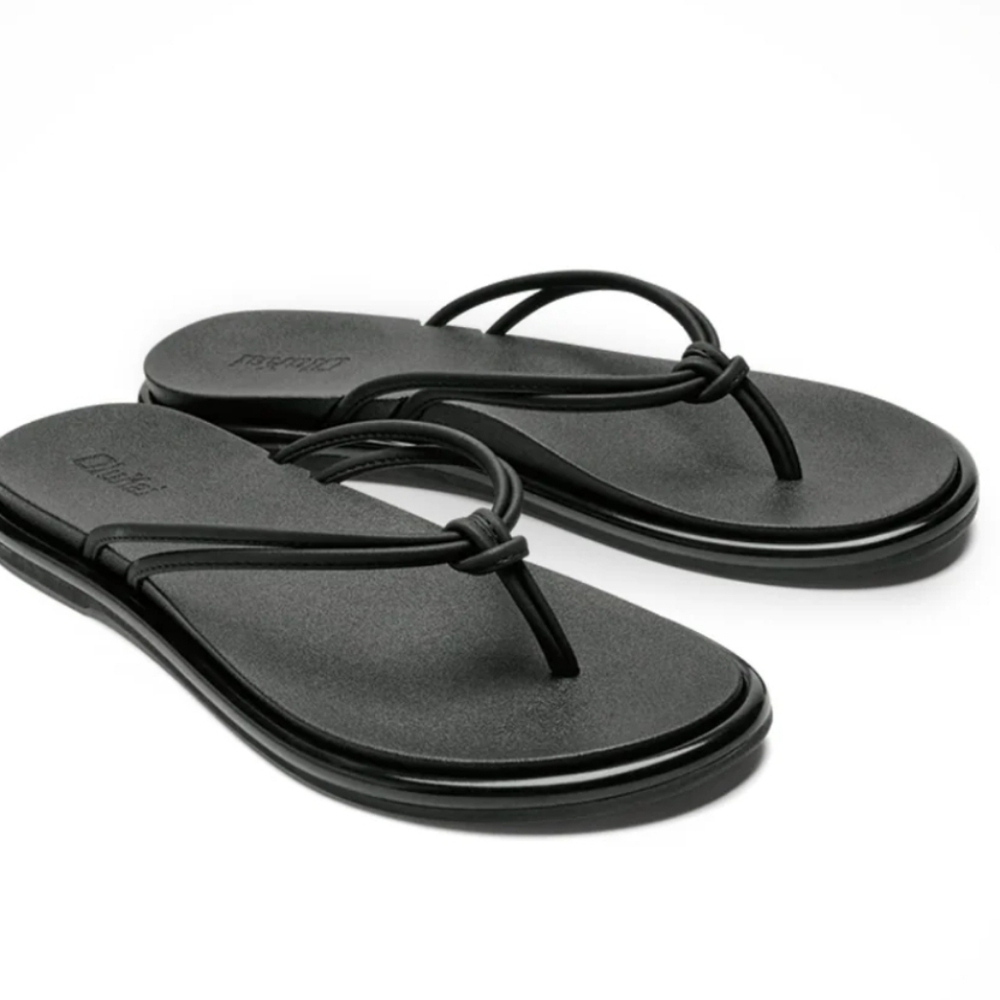 Olukai Aka Thong Flip Flop Sandals Black